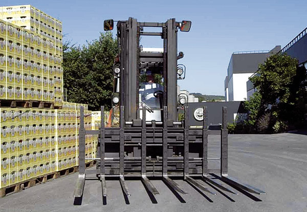 Handling of 8 pallets with emties or 6 pallets with full products. Lift truck: 8.0 to/900 mm LC or 9.0 - 10.0 to/600 mm LC