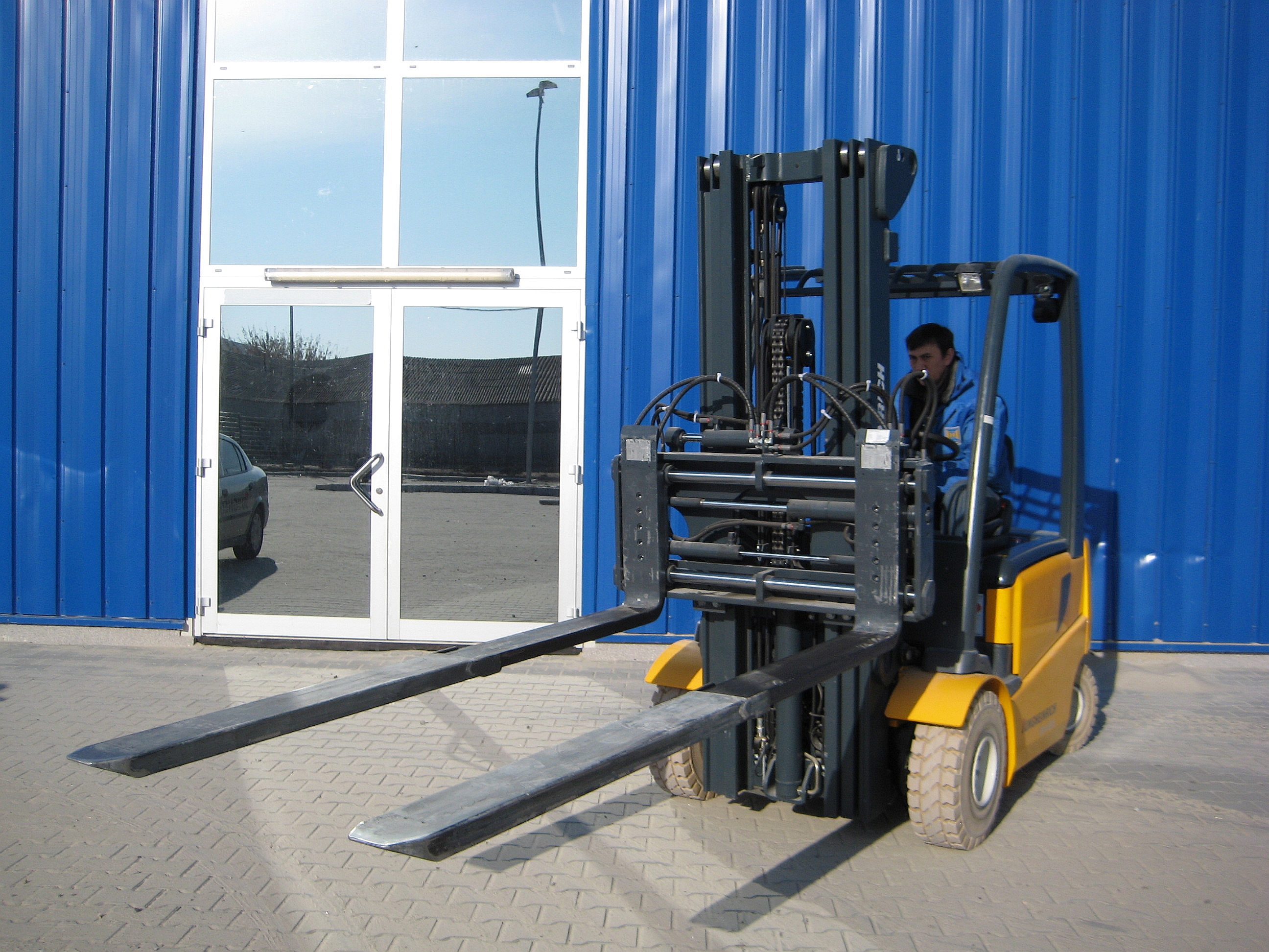 Fork Positioner ZV with Telescopic Forks and with separate Sideshift