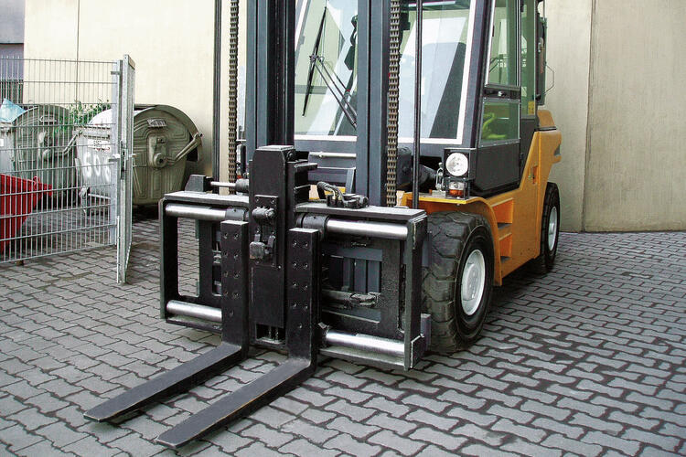 Fork positioner with integral drop-bottom box dumper