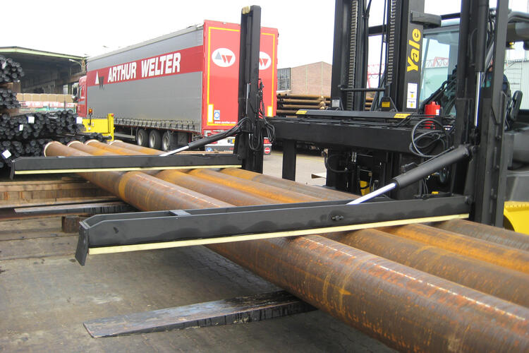 hochklappbarer Niederhalter von Stabau