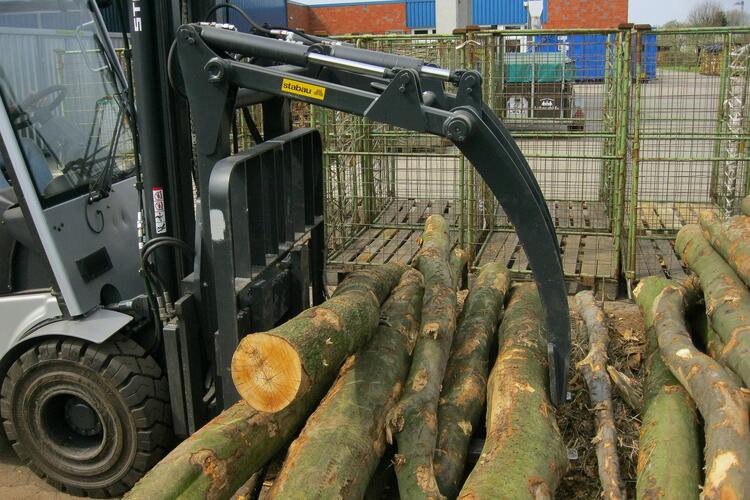 Holzgreifer von Stabau im Einsatz