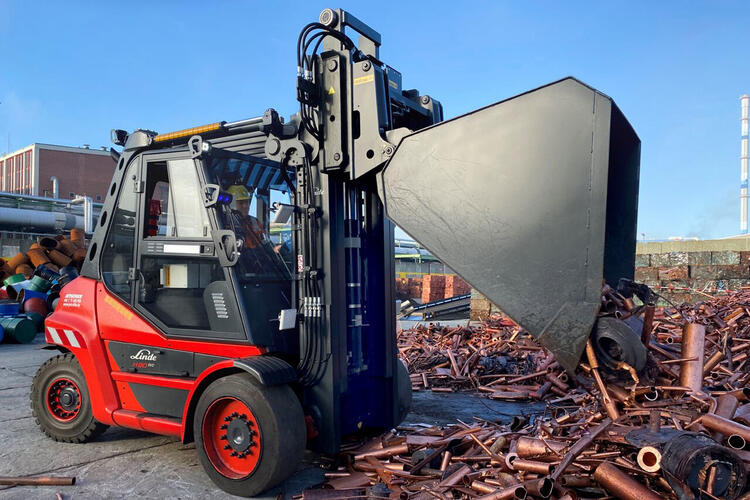 Hydraulische Schüttgutschaufel im Recylingeinsatz