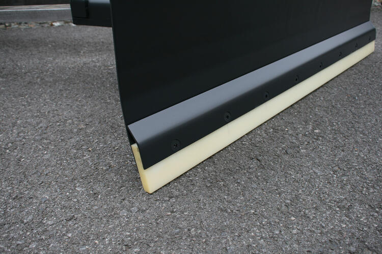 Schneeräumschild mit Polyurethanleiste