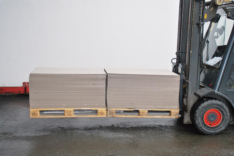 hydraulic adjustable fork with two pallets