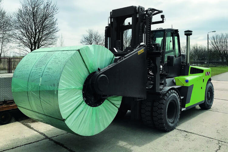 Integriertes Zinkenverstellgerät mit Tragarmen