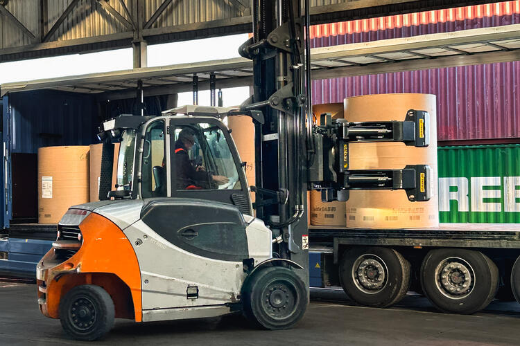 stabau paper roll clamp in action