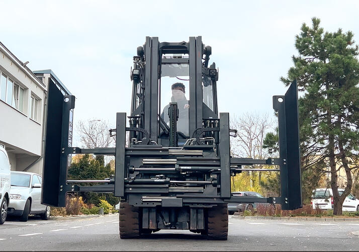 S 16 KKT-stabau teleskopierbare Kartonklammer im Einsatz