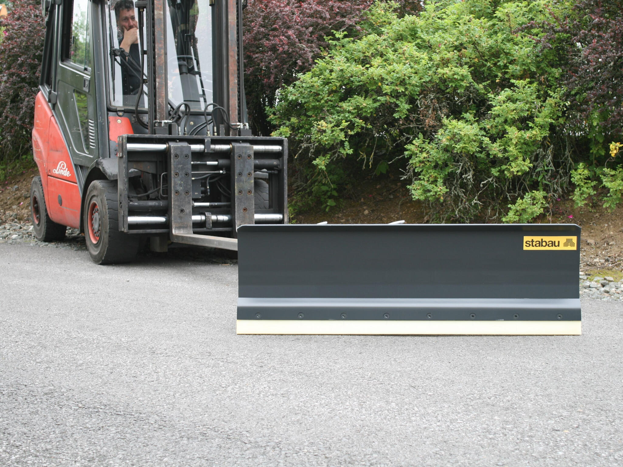 Schneeräumschild mit durchgehender Polyurethanleiste