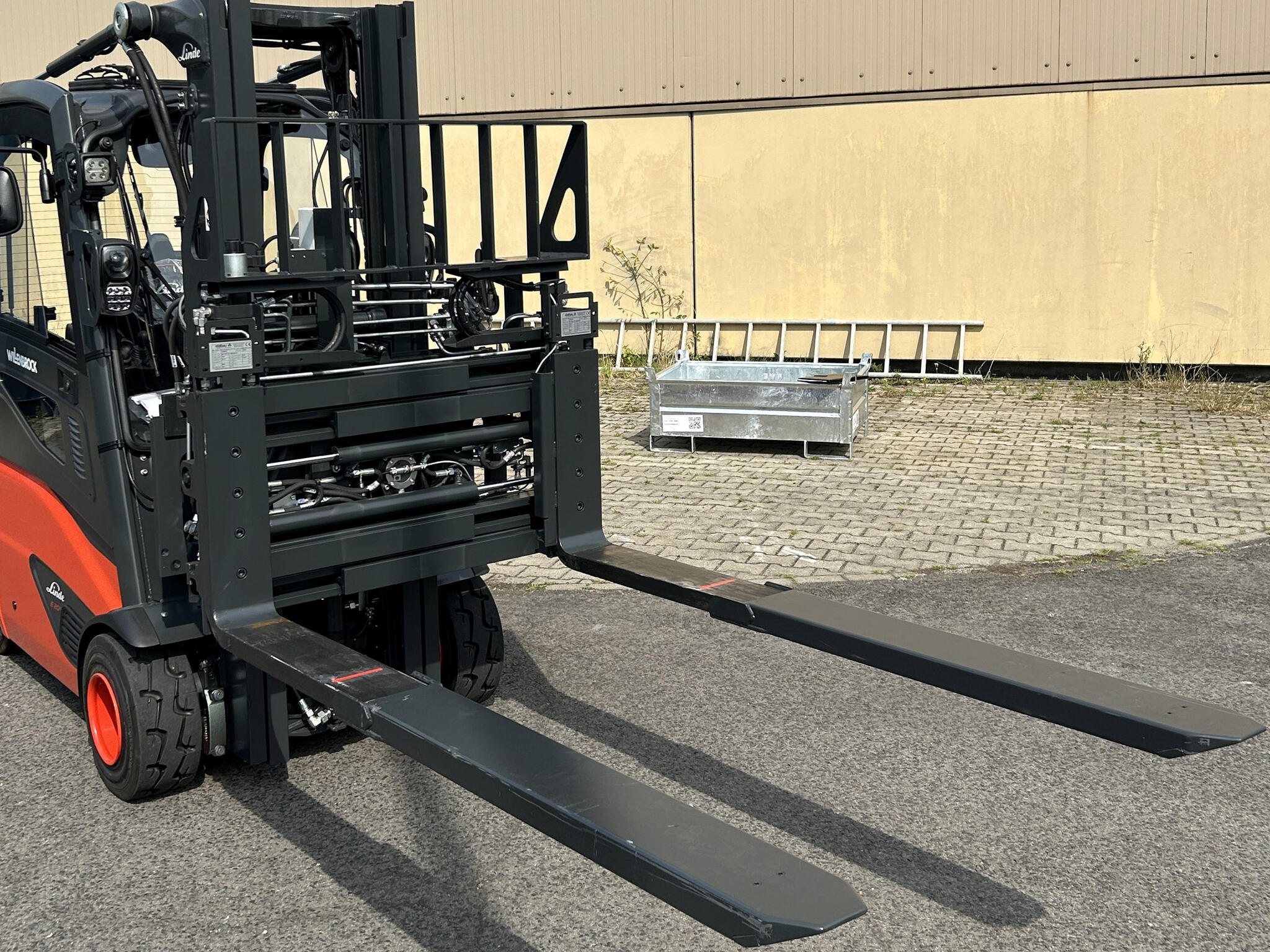 Fork positioner ZVKG with large opening range