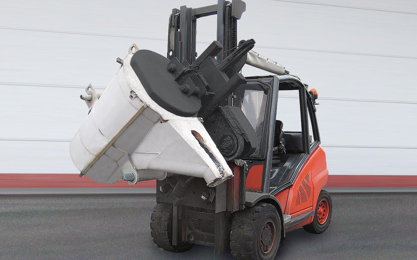 side tipper with sideshift and hydraulic lid opener